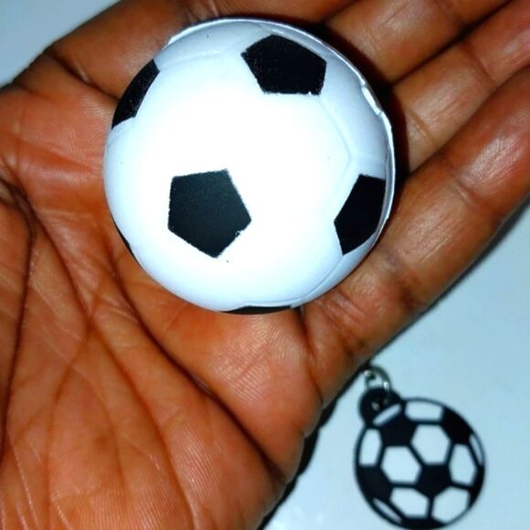 Unisex kids stress ball and keychain set - Picture 4 of 4